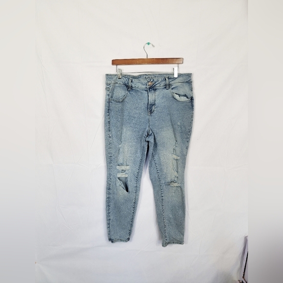 Women's Maurices 16W Distressed Blue Jeans - Picture 1 of 5